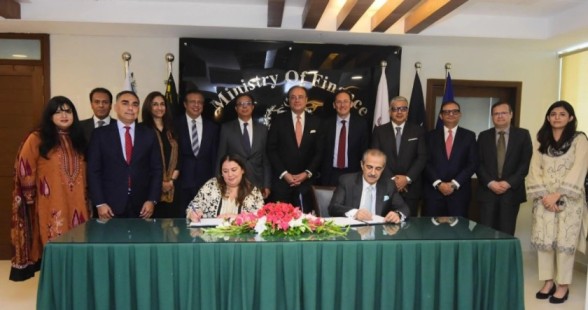 IFC, Bank Alfalah sign first $100 million Diversified Payment Rights financing deal